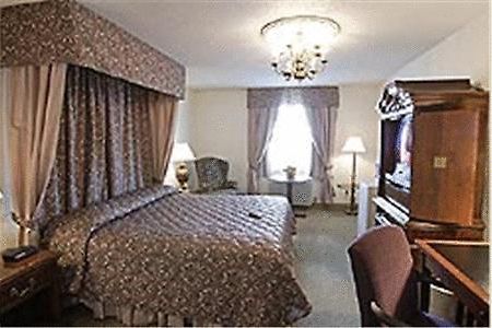 The Lodge Hotel And Conference Center Беттендорф Номер фото